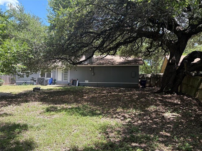 Building Photo - 3504 Roanoke Dr