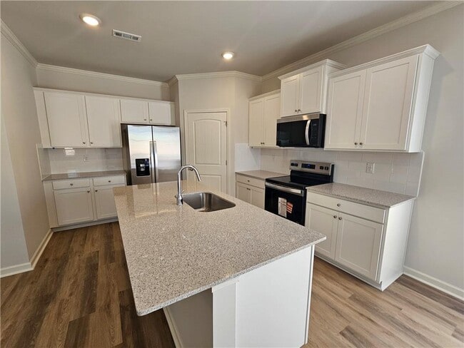Building Photo - 27 Berryville Dr