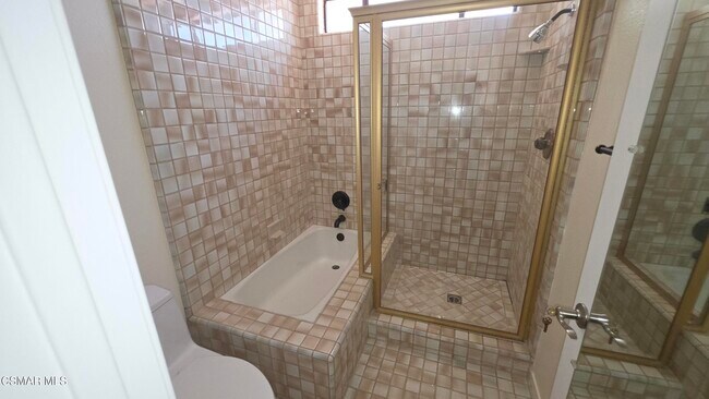 Building Photo - 2794 Parkview Dr