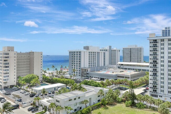 Building Photo - 3101 Bayshore Dr