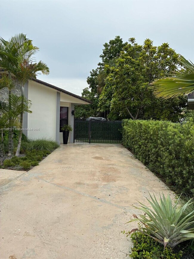 Primary Photo - 16304 SW 103rd Ct