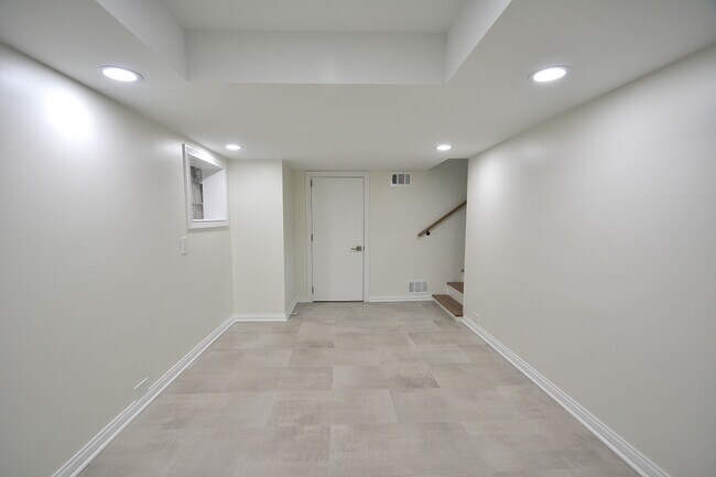 Building Photo - 6311 N Lawndale Ave