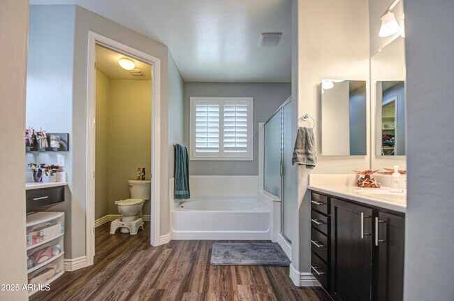 Building Photo - 3016 N Glenview