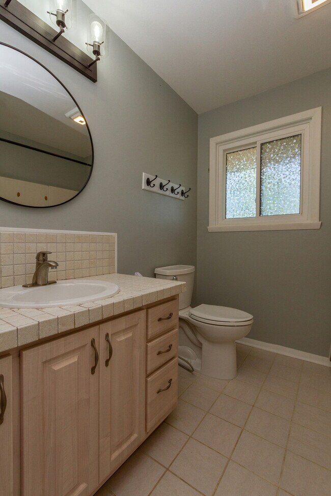 Building Photo - 1126 Tiverton Ct