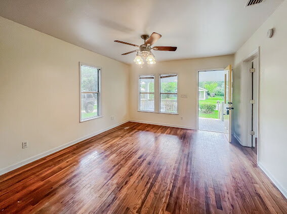 Building Photo - "Charming MIDTOWN 2-Bedroom Home with Glea...