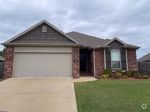 Building Photo - Stunning 3-Bedroom, 2-Bathroom Single Fami...