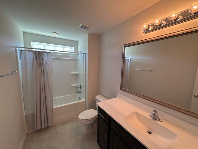 Building Photo - 3 Bed 2.5 Bath Home - Pooler GA