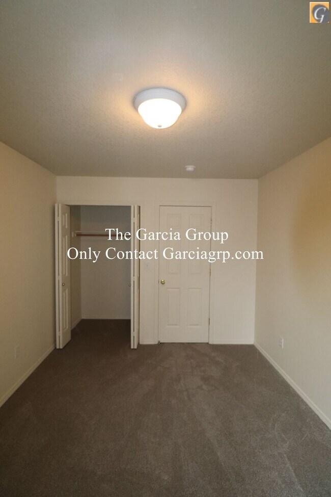 Building Photo - Great 4 bedroom 2.5 bathroom Single Family...