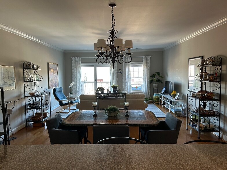 Building Photo - 810 W Princess Anne Rd