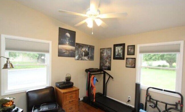 Building Photo - Updated 3 Bed Home with Vaulted Ceilings, Solar Panels & Large Corner Lot!