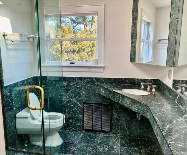 Building Photo - 34 Maplewood St