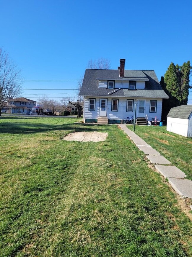 Building Photo - Semi in Newmanstown