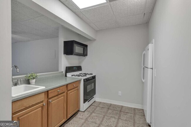 Building Photo - 3633 Elinburg Cove Trail NE