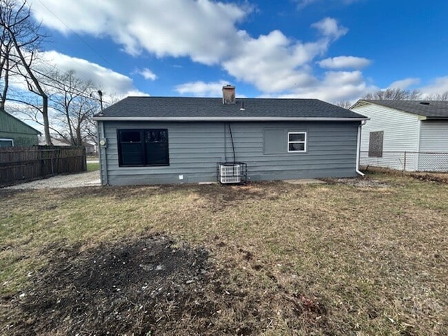 Building Photo - **LIMITED TIME**1/2 OFF DEPOSIT**Beautiful 3bd/1bath