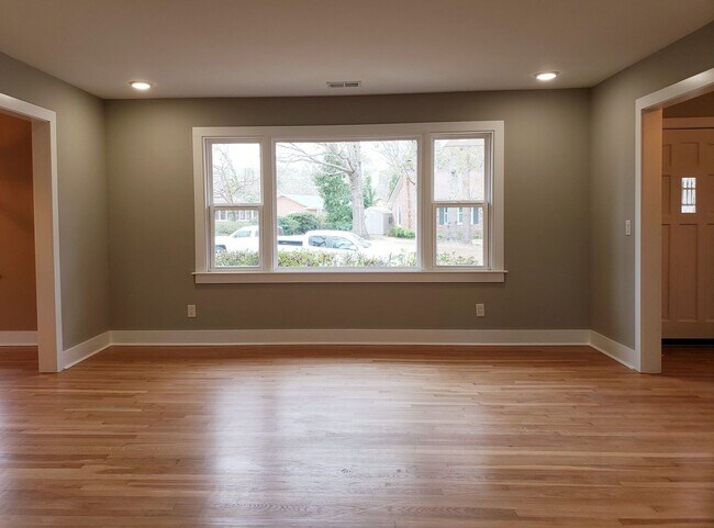 Building Photo - Great Location - Three Bedroom - Two and a half Bath Home