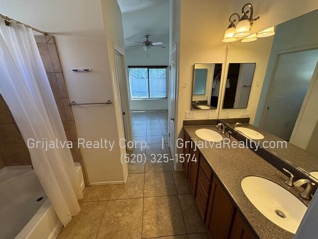 Building Photo - Beautiful 3 BR House in Gated Community (I...
