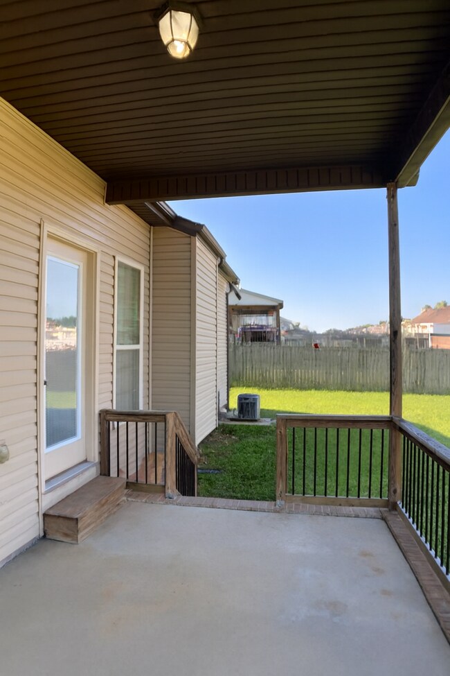 Building Photo - 3 bedroom 2 bath Gem in Hidden Springs Subdivision