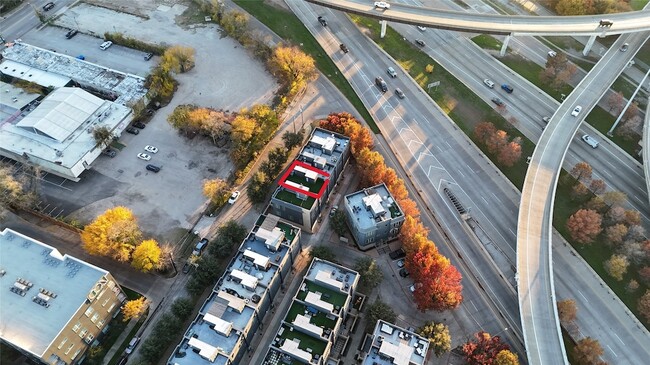 Building Photo - 3008 Zenia Dr