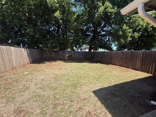 Building Photo - 1015 Swan Lake Ct