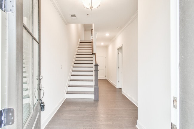 Building Photo - 6528 Beacon Dr