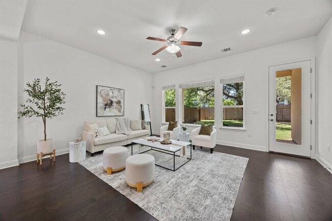 Building Photo - 5305 Mandevilla Dr