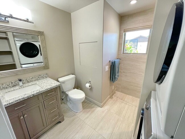 Building Photo - Experience Island Living in a Renovated 2-...
