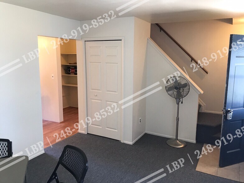 Primary Photo - 5925 Inkster Rd