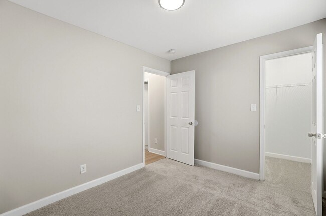 Building Photo - 3 bedroom single family home!