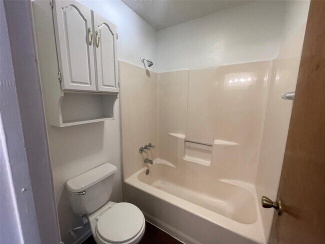 Building Photo - 1925 Castle Gate Cir