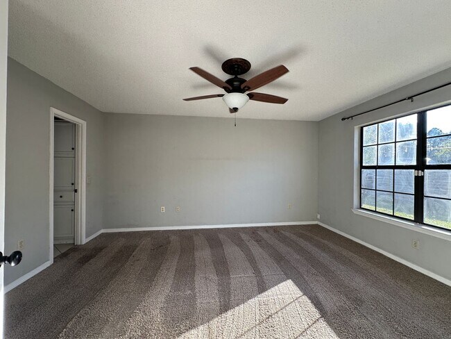 Building Photo - 1500 Kruse Dr