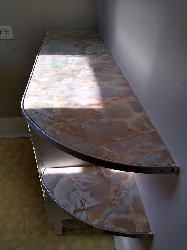 Building Photo - DU Charming 1920's Bungalow 2 Beds 1 Bath  Available Now