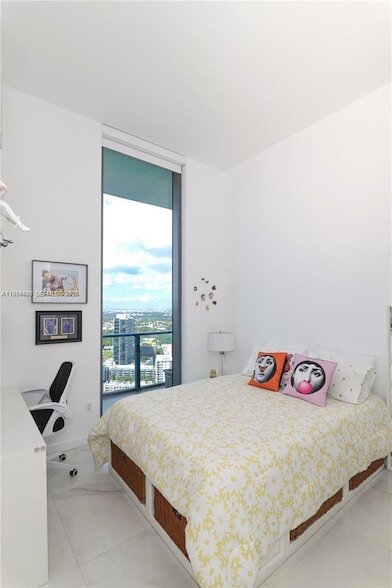 Building Photo - 501 NE 31st St