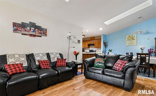 Building Photo - 2605 Montega Dr