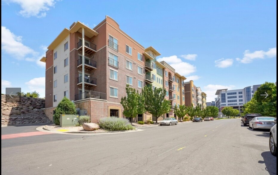 Building Photo - 175 Albion Village Way