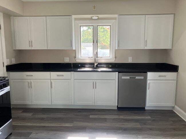 Building Photo - 2406 Triplett Blvd