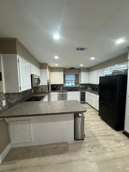 Building Photo - 5501 Chimney Rock Rd