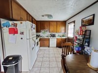 Building Photo - 900 E Magnolia Ave