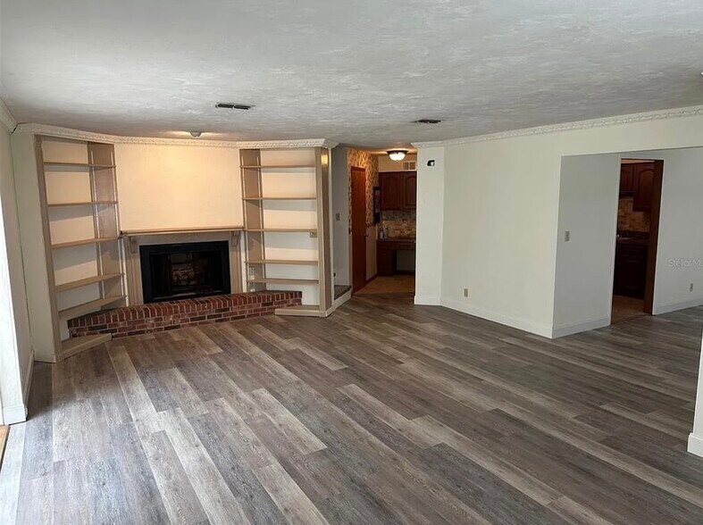 Building Photo - 2145 NE 45th Ave