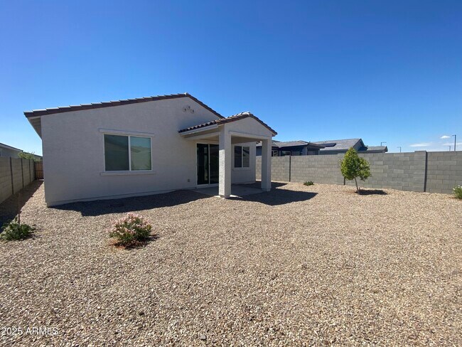 Building Photo - 24620 W Mohave St