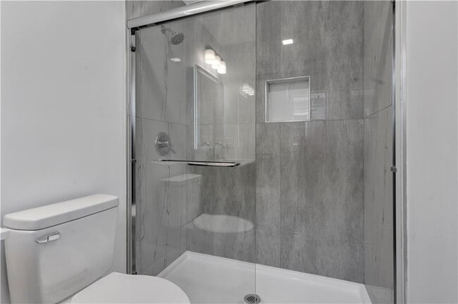 Building Photo - 10 Anthony Ave