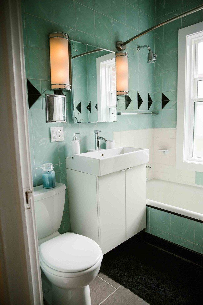 Building Photo - 2733 Girard Ave S