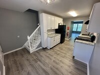 Building Photo - 8 Colonial Ct
