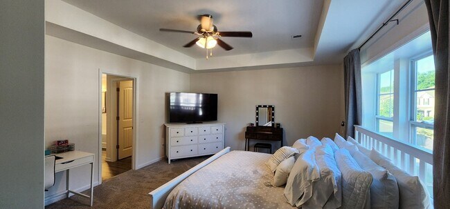 Building Photo - 354 Niblick Dr
