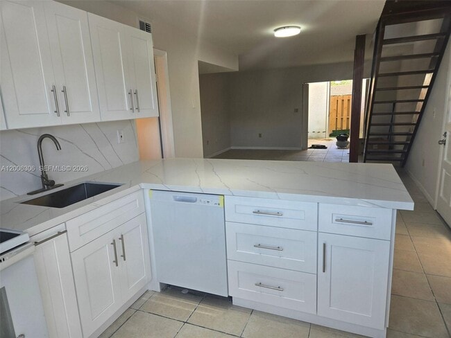 Building Photo - 9011 NE 4th Avenue Rd