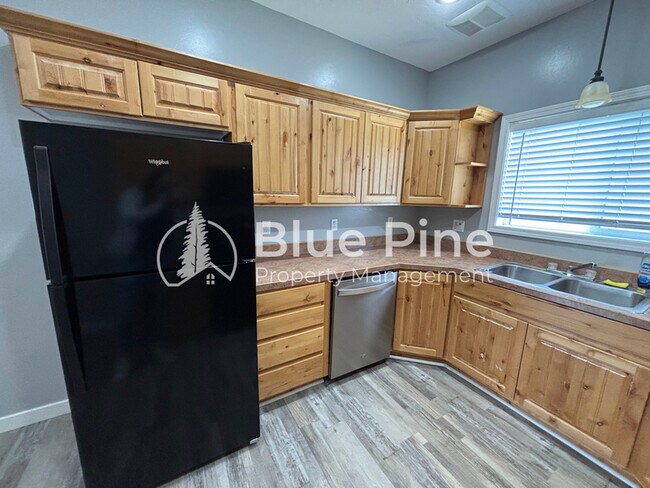 Building Photo - 2803 Mary Dr