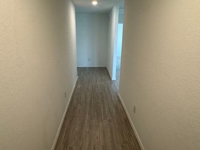 Building Photo - Far west gorgeous townhome ready for move in.
