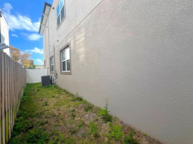 Building Photo - 2405 W North B St