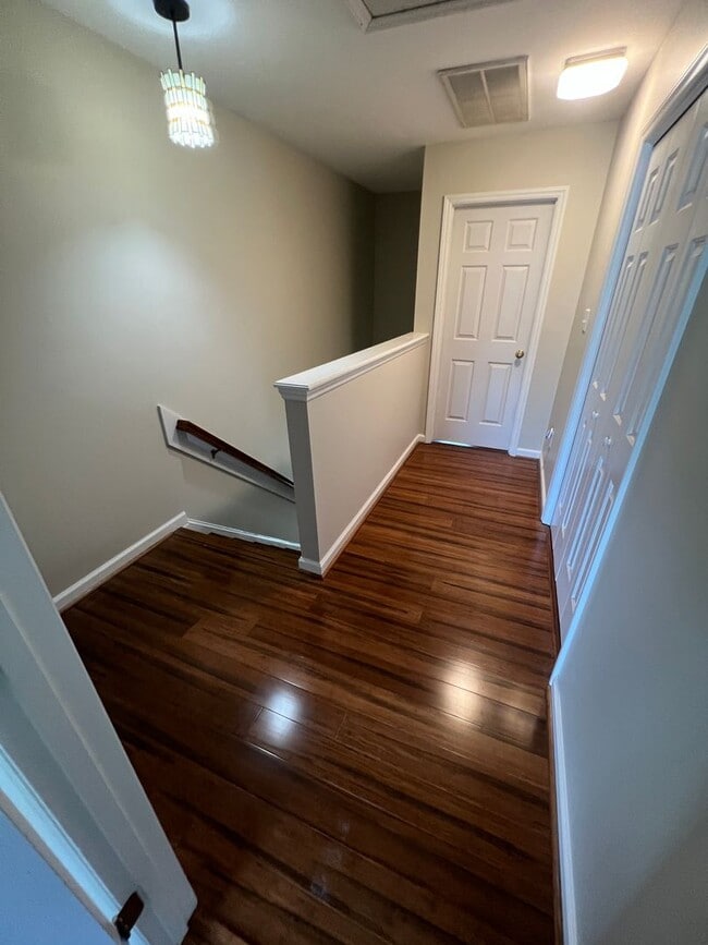 Building Photo - 3 Bed 2.5 Bath Townhome In Governors' Village