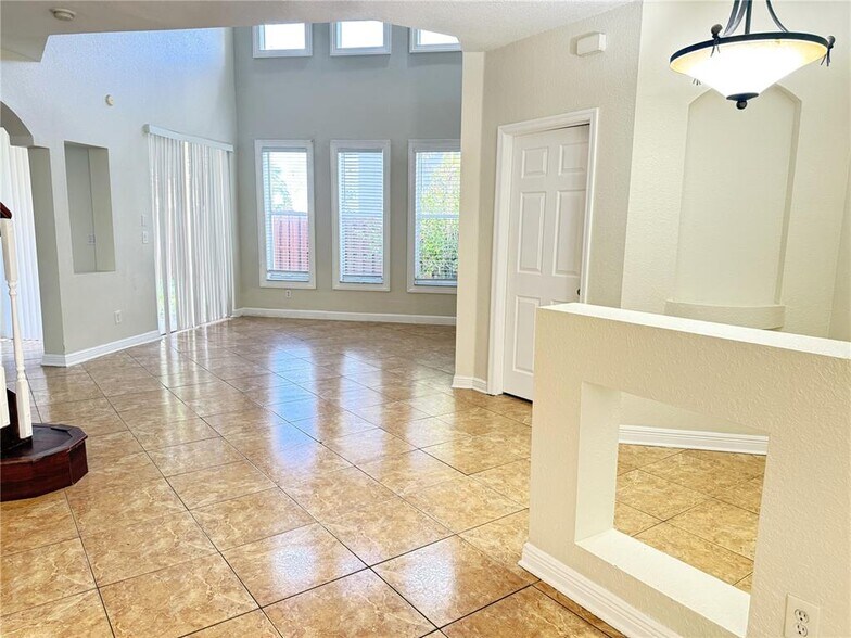 Building Photo - 5081 SW 136th Ter