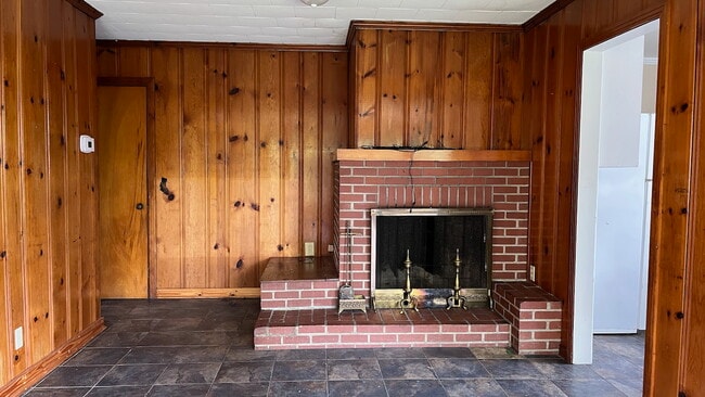 Building Photo - 307 S George Wallace Dr